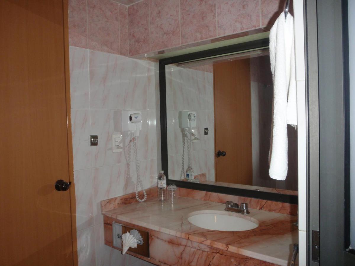 Hotel Plaza Las Fuentes San Juan San Juan Cuautlancingo Dış mekan fotoğraf